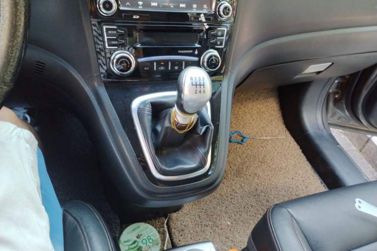 Used Haval H6 2014 Upgraded Model 1.5T Manual Two-Wheel Drive Elite Version Gear Lever