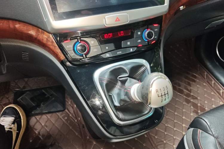 Used Haval H6 2014 Sport Version 1.5T Manual Two-Wheel Drive Elite Edition Gear Lever
