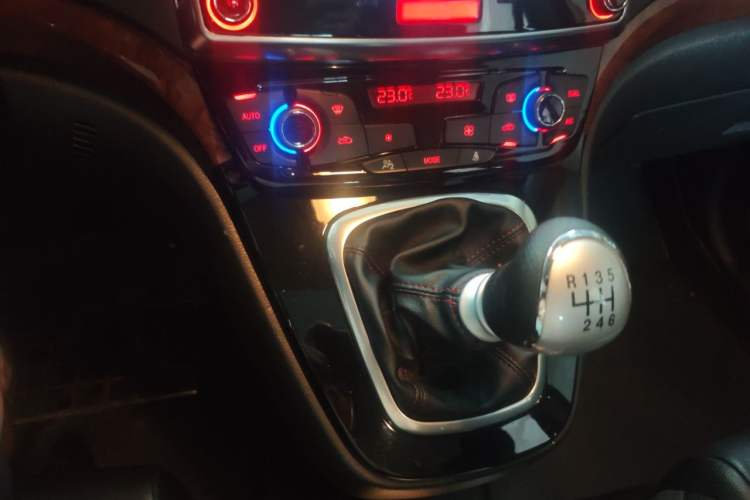Used Haval H6 2014 Sport Version 1.5T Manual Two-Wheel Drive Elite Edition Gear Lever