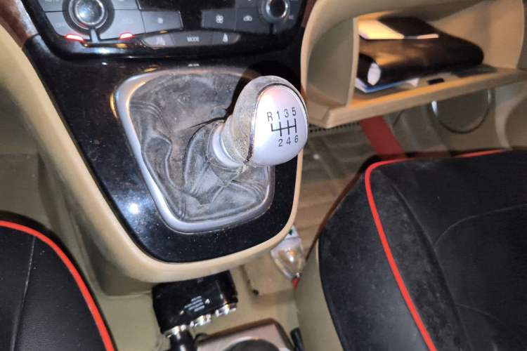 Used Haval H6 2014 Sport Version 1.5T Manual Two-Wheel Drive Elite Edition Gear Lever
