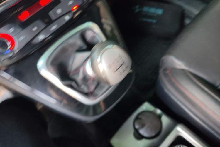 Used Haval H6 2014 Sport Version 1.5T Manual Two-Wheel Drive Elite Edition Gear Lever