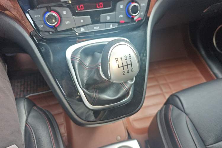 Used Haval H6 2014 Sport Version 1.5T Manual Two-Wheel Drive Elite Edition Gear Lever