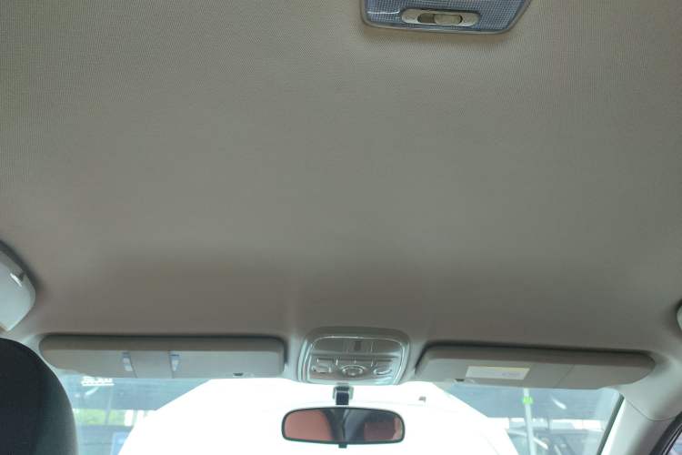 Used Haval H6 2014 Upgraded Model 2.0T Diesel Manual Two-Wheel Drive Urban Version Headliner