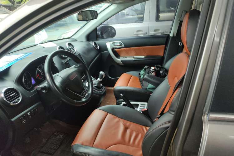 Used Haval H6 2014 Upgraded Model 2.0T Diesel Manual Two-Wheel Drive Urban Version Left Front Seat