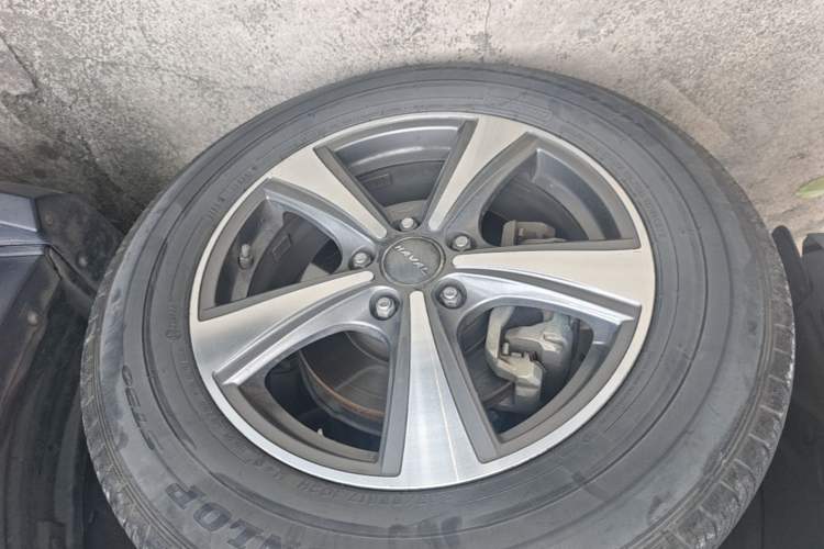 Used Haval H6 2014 Sport Version 1.5T Manual Two-Wheel Drive Elite Edition Left Front Wheel Hub