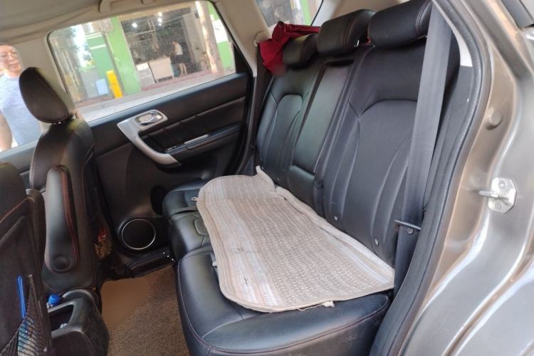 Used Haval H6 2014 Upgraded Model 1.5T Manual Two-Wheel Drive Elite Version Left Rear Seat