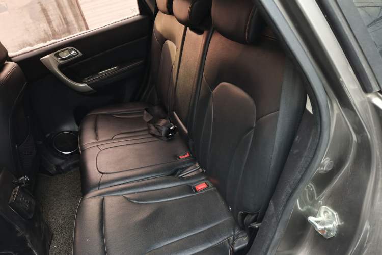 Used Haval H6 2014 Upgraded Model 1.5T Manual Two-Wheel Drive Elite Version Left Rear Seat