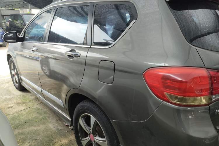Used Haval H6 2014 Upgraded Model 2.0T Diesel Manual Two-Wheel Drive Urban Version Left Side