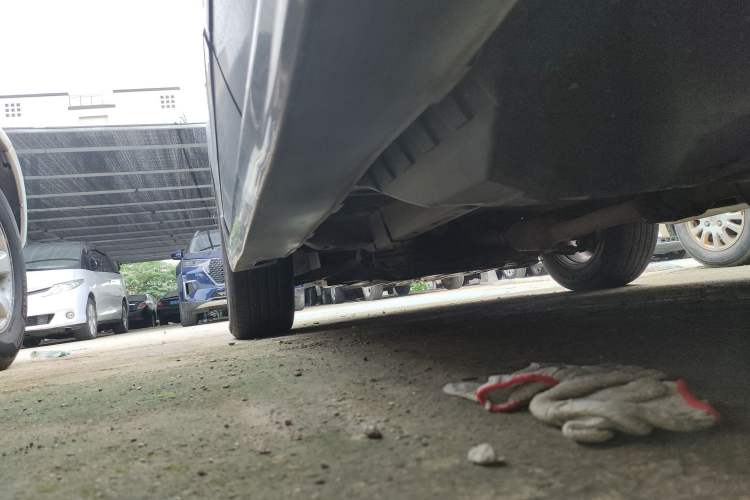Used Haval H6 2014 Upgraded Model 2.0T Diesel Manual Two-Wheel Drive Urban Version Left Side Sill