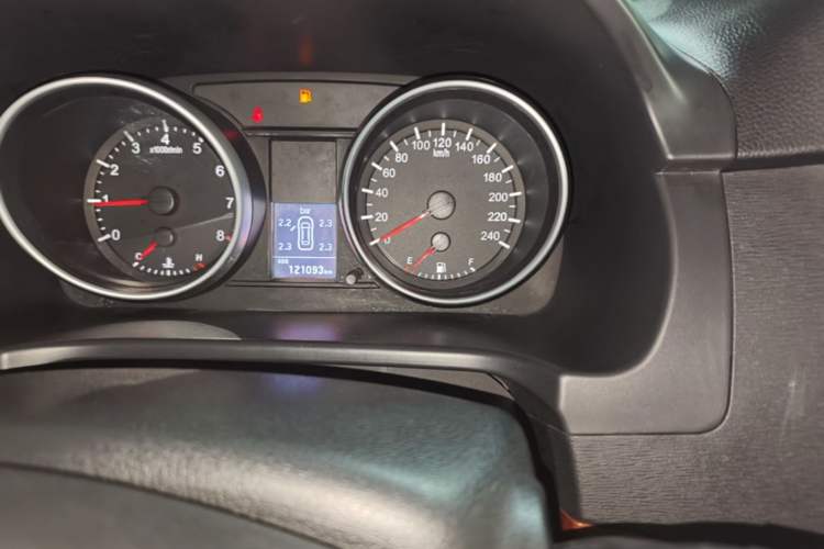 Used Haval H6 2014 Upgraded Model 1.5T Manual Two-Wheel Drive Elite Version Odometer Close Up
