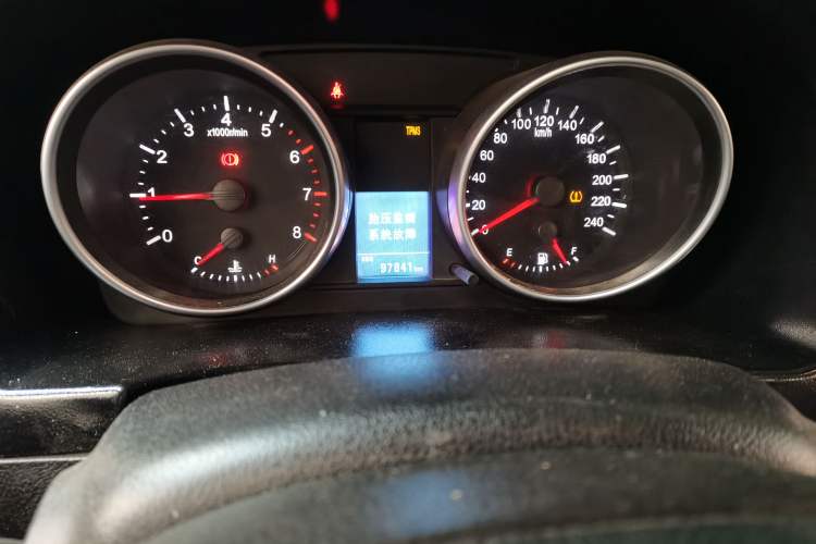 Used Haval H6 2014 Upgraded Model 1.5T Manual Two-Wheel Drive Elite Version Odometer Close Up