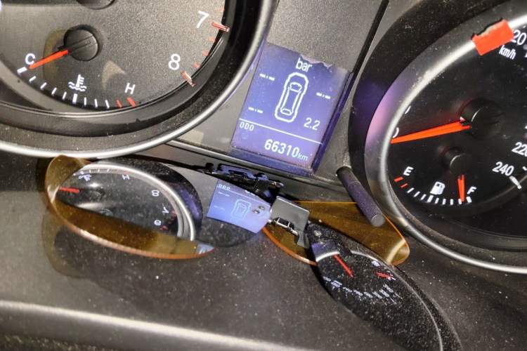 Used Haval H6 2014 Upgraded Model 1.5T Manual Two-Wheel Drive Elite Version Odometer Close Up