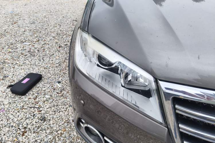 Used Haval H6 2014 Sport Version 1.5T Manual Two-Wheel Drive Elite Edition Right Front Headlight