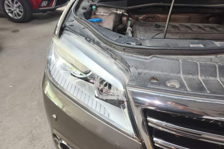 Used Haval H6 2014 Upgraded Model 1.5T Manual Two-Wheel Drive Elite Version Right Front Headlight