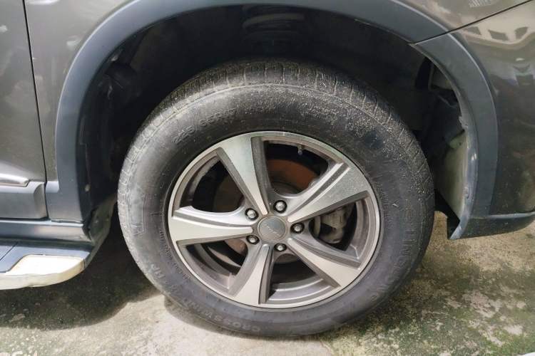 Used Haval H6 2014 Sport Version 1.5T Manual Two-Wheel Drive Elite Edition Right Front Wheel Hub