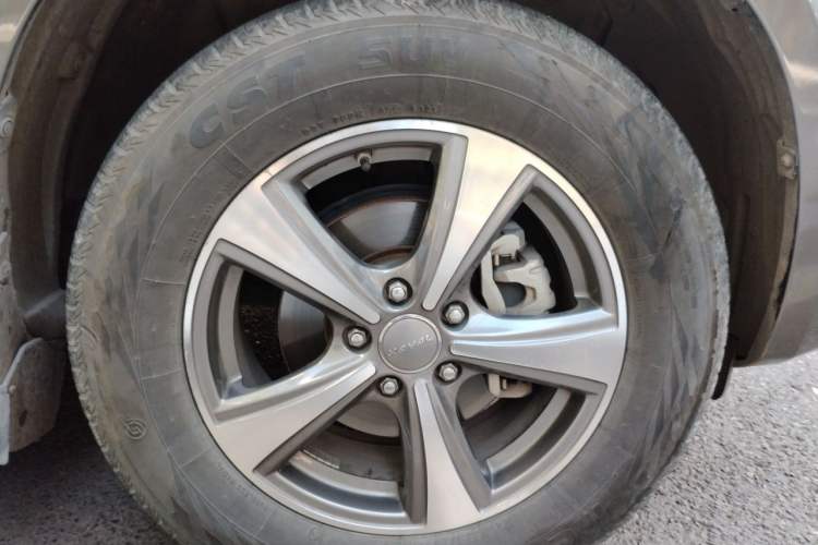 Used Haval H6 2014 Upgraded Model 1.5T Manual Two-Wheel Drive Elite Version Right Front Wheel Hub