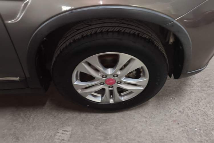 Used Haval H6 2014 Upgraded Model 1.5T Manual Two-Wheel Drive Elite Version Right Front Wheel Hub