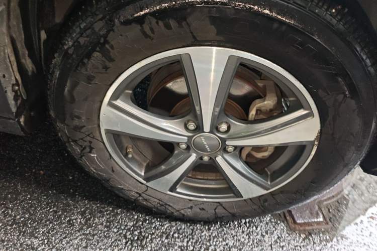 Used Haval H6 2014 Sport Version 1.5T Manual Two-Wheel Drive Elite Edition Right Front Wheel Hub
