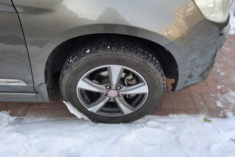Used Haval H6 2014 Upgraded Model 1.5T Manual Two-Wheel Drive Elite Version Right Front Wheel Hub