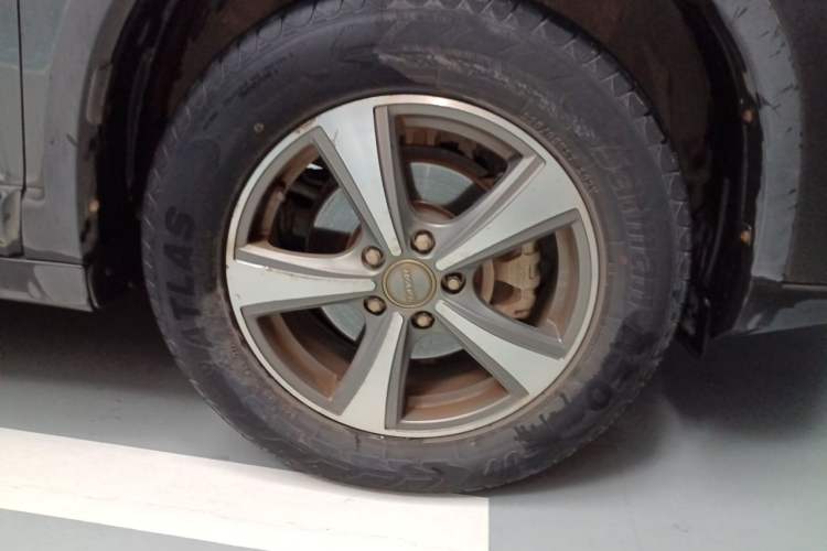 Used Haval H6 2014 Upgraded Model 1.5T Manual Two-Wheel Drive Elite Version Right Front Wheel Hub