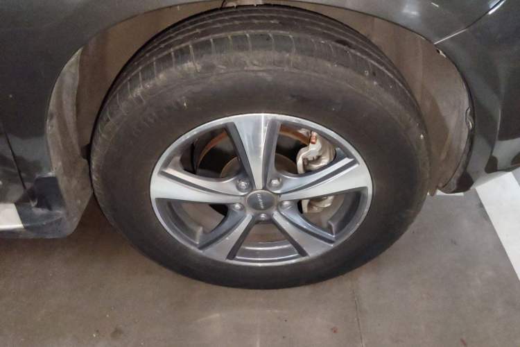 Used Haval H6 2014 Upgraded Model 1.5T Manual Two-Wheel Drive Elite Version Right Front Wheel Hub