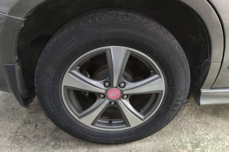 Used Haval H6 2014 Upgraded Model 2.0T Diesel Manual Two-Wheel Drive Urban Version Right Rear Wheel Hub