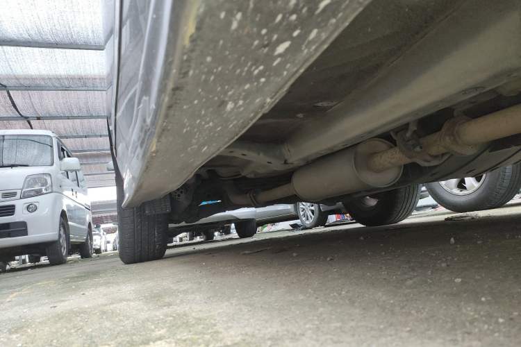 Used Haval H6 2014 Upgraded Model 2.0T Diesel Manual Two-Wheel Drive Urban Version Right Side Sill