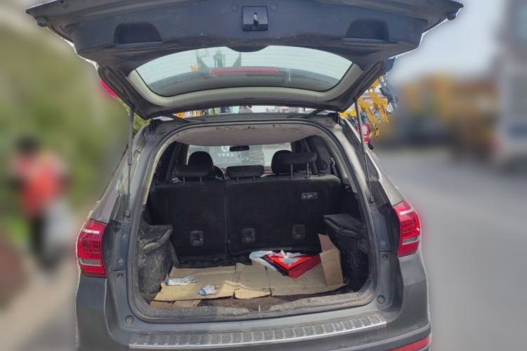 Used Haval H6 2014 Sport Edition 2.0T Diesel Manual Two-Wheel-Drive Elite Model Trunk