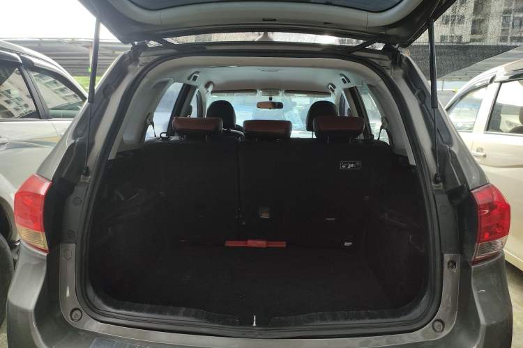 Used Haval H6 2014 Upgraded Model 2.0T Diesel Manual Two-Wheel Drive Urban Version Trunk