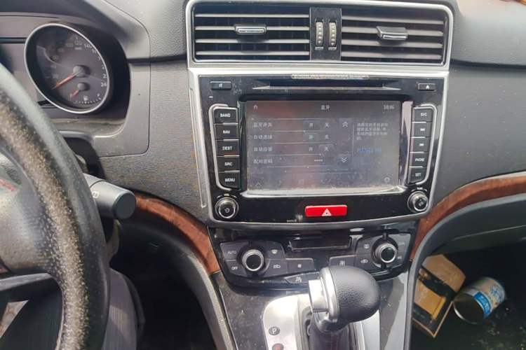Used Haval H6 2014 Sport Edition 2.4L Automatic Elite Model Audio And AC Panel