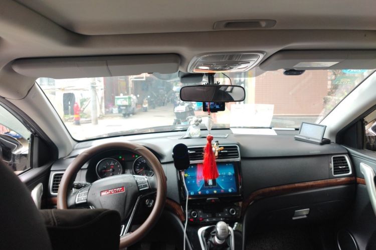 Used Haval H6 2014 Sport Version 1.5T Manual Two-Wheel Drive Elite Edition Center Console