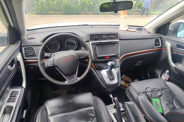 Used Haval H6 2014 Sport Edition 2.4L Automatic Elite Model Center Console