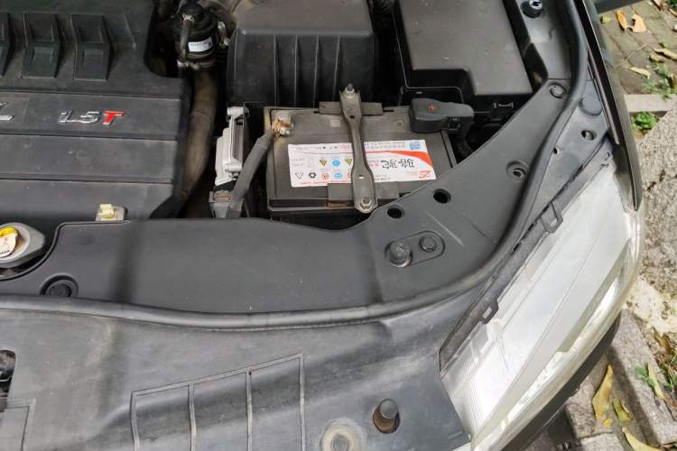 Used Haval H6 2014 Sport Version 1.5T Manual Two-Wheel Drive Elite Edition Engine Bay Left