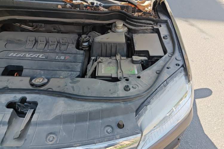 Used Haval H6 2014 Sport Version 1.5T Manual Two-Wheel Drive Elite Edition Engine Bay Left