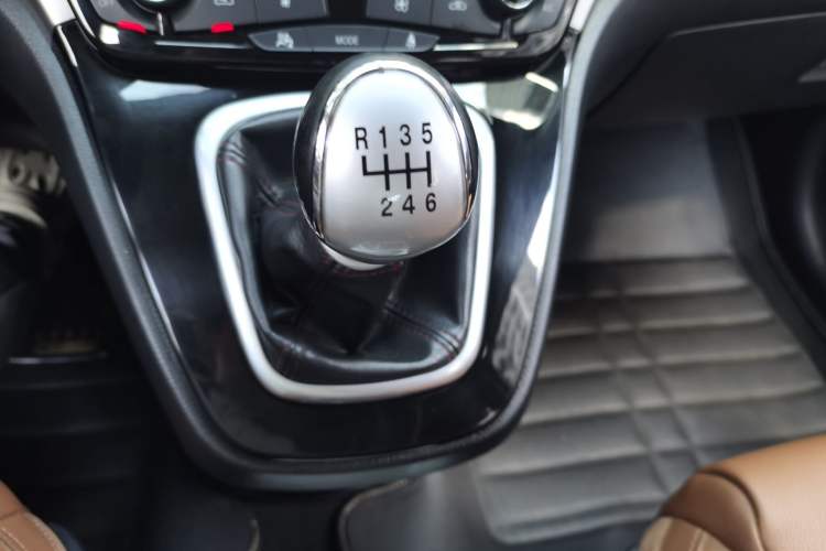 Used Haval H6 2014 Sport Version 1.5T Manual Two-Wheel Drive Elite Edition Gear Lever