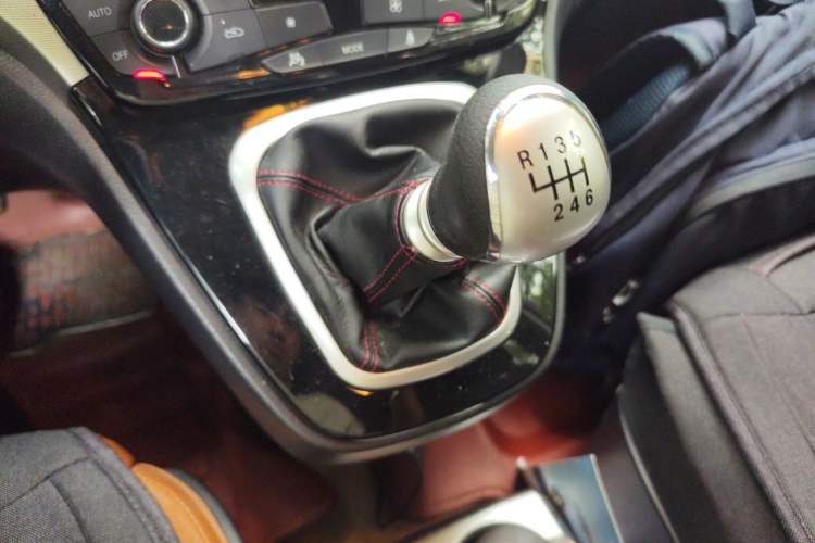 Used Haval H6 2014 Sport Version 1.5T Manual Two-Wheel Drive Elite Edition Gear Lever