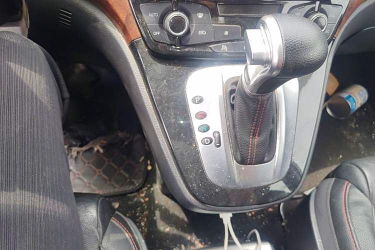 Used Haval H6 2014 Sport Edition 2.4L Automatic Elite Model Gear Lever