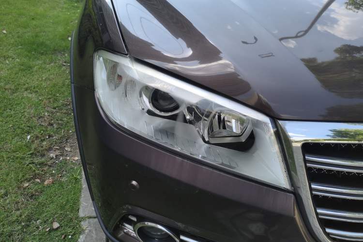 Used Haval H6 2014 Sport Version 1.5T Manual Two-Wheel Drive Elite Edition Right Front Headlight