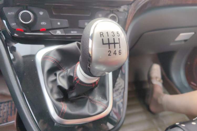 Used Haval H6 2014 Sport Version 1.5T Manual Two-Wheel Drive Elite Edition Gear Lever