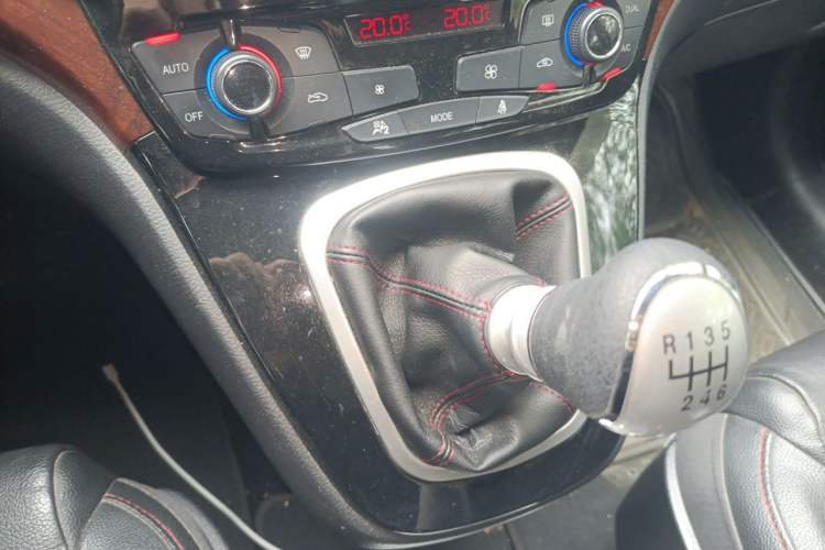 Used Haval H6 2014 Sport Version 1.5T Manual Two-Wheel Drive Elite Edition Gear Lever