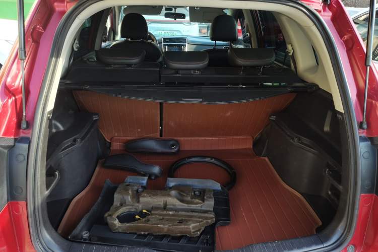 Used Haval H6 2014 Sport Version 1.5T Manual Two-Wheel Drive Elite Edition Trunk