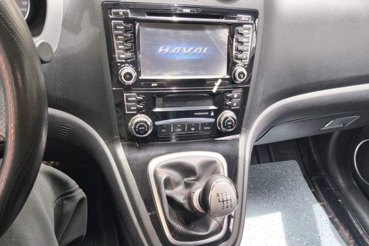 Used Haval H6 2014 Upgraded Model 1.5T Manual Two-Wheel Drive Elite Version Audio And AC Panel