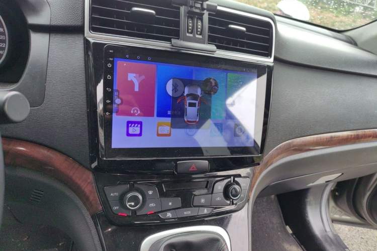 Used Haval H6 2014 Sport Edition 2.0T Diesel Manual Two-Wheel Drive Prestige Model Audio And AC Panel