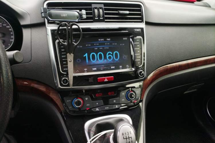 Used Haval H6 2014 Sport Version 1.5T Manual Two-Wheel Drive Elite Edition Audio And AC Panel