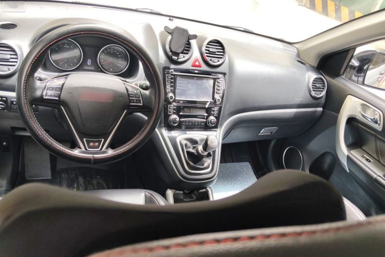 Used Haval H6 2014 Upgraded Model 1.5T Manual Two-Wheel Drive Elite Version Center Console