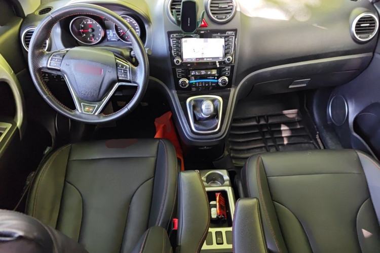 Used Haval H6 2014 Upgraded Model 1.5T Manual Two-Wheel Drive Elite Version Center Console