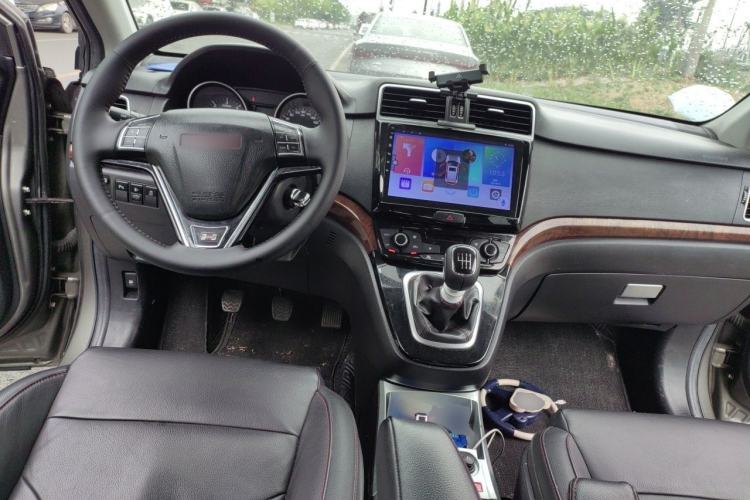 Used Haval H6 2014 Sport Edition 2.0T Diesel Manual Two-Wheel Drive Prestige Model Center Console