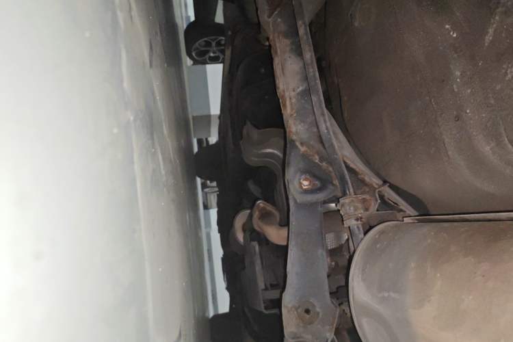 Used Haval H6 2014 Upgraded Model 1.5T Manual Two-Wheel Drive Elite Version Chassis Rear