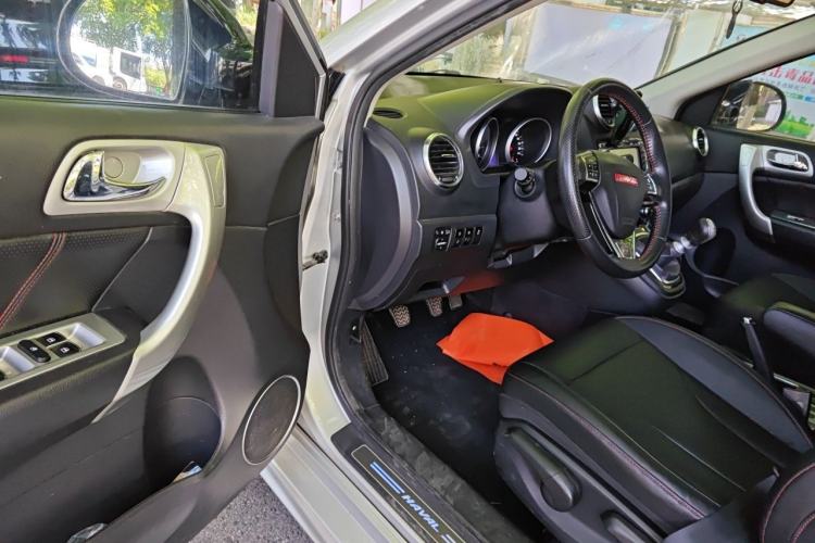 Used Haval H6 2014 Upgraded Model 1.5T Manual Two-Wheel Drive Elite Version Driver Seat