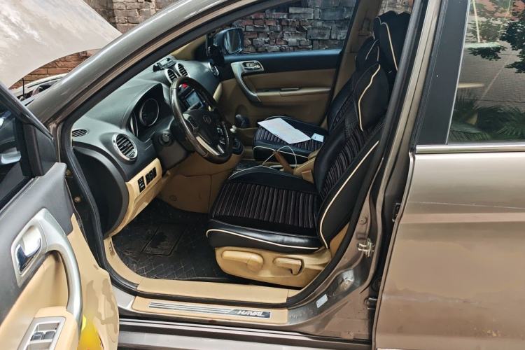 Used Haval H6 2014 Upgraded Model 2.0T Diesel Manual Two-Wheel Drive Urban Version Driver Seat